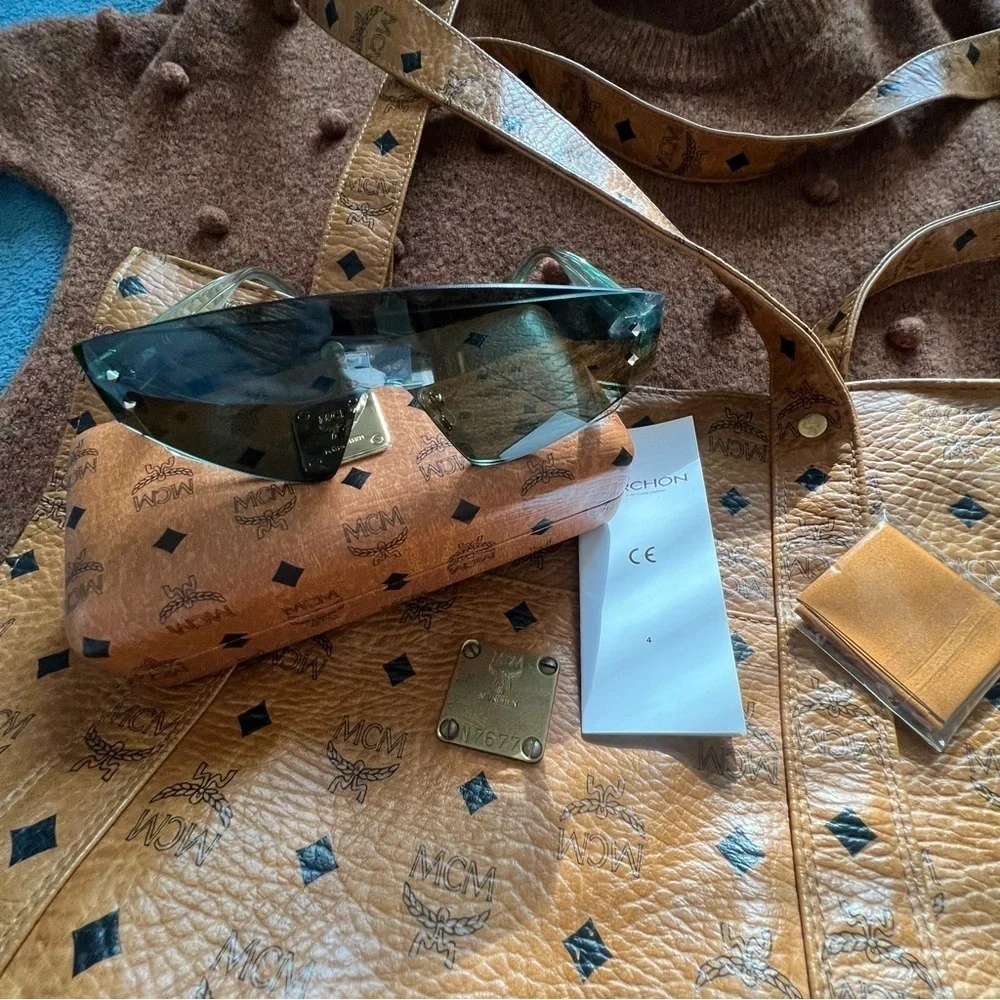 MCM Sunglasses, New in Case, Dust Cloth Green Lenses AWESOME Unisex - Picture 14 of 14